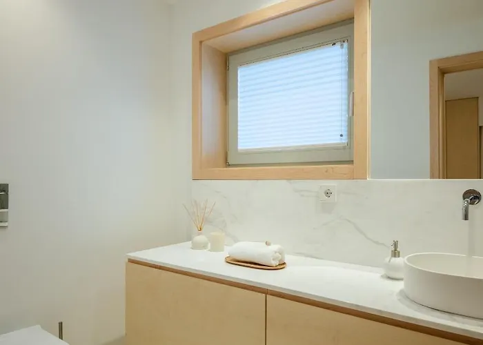 70's Wood House * Maía